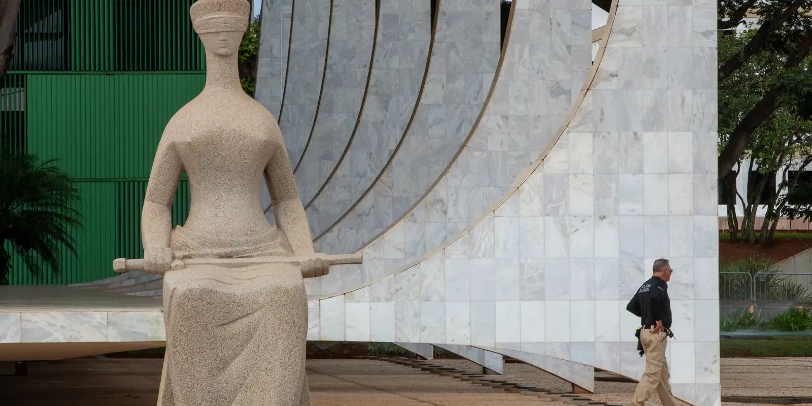 Moraes vota para condenar cinco PMs do DF a 16 anos de prisão