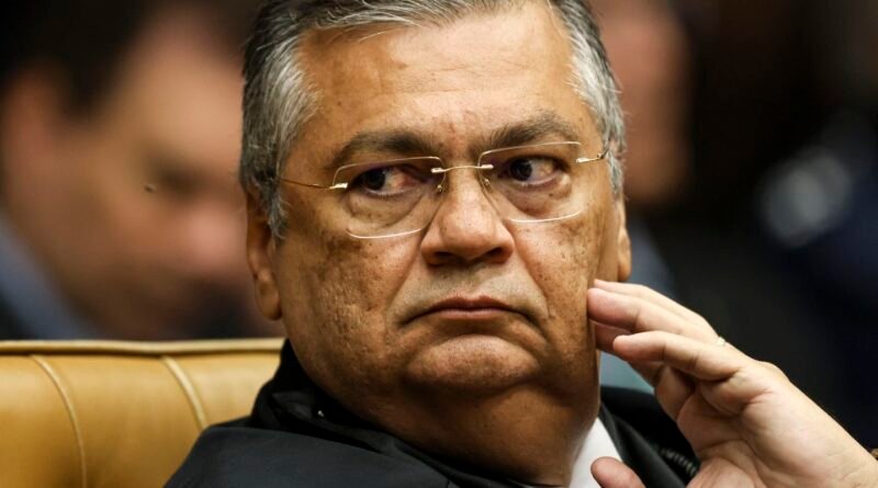 Dino libera exibição de documentário sobre grupo Arautos do Evangelho