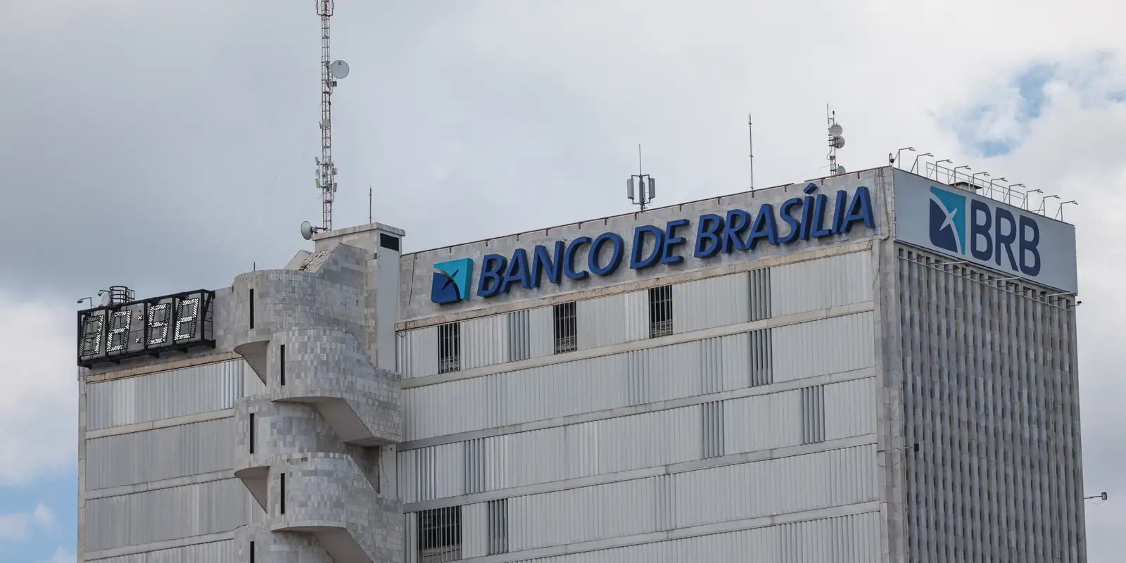 Home Blocks 34 Caso Master: TCDF bloqueia até R$ 2,7 bi de ex-dirigentes do BRB