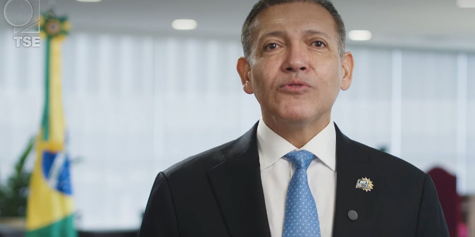 TSE atende Flávio e manda suspender canal do whatsapp Exército do Lula